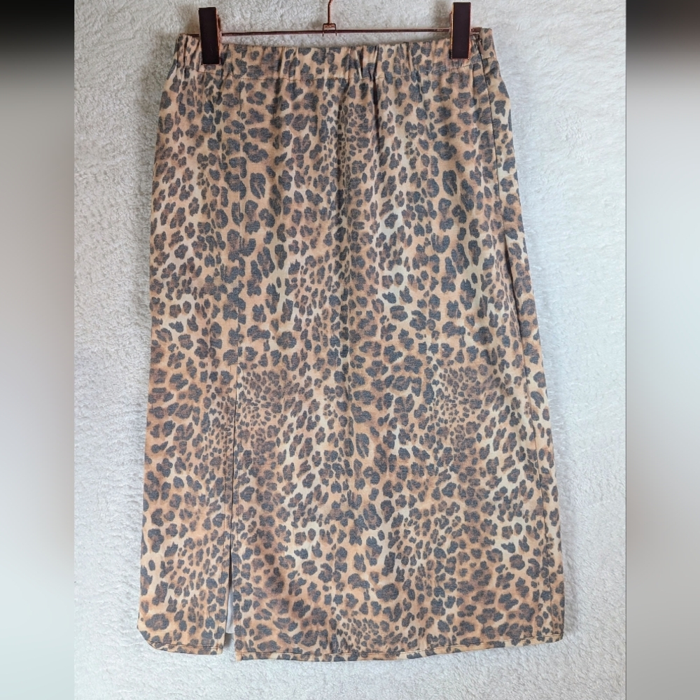 257-Pol Leopard Print Midi Skirt